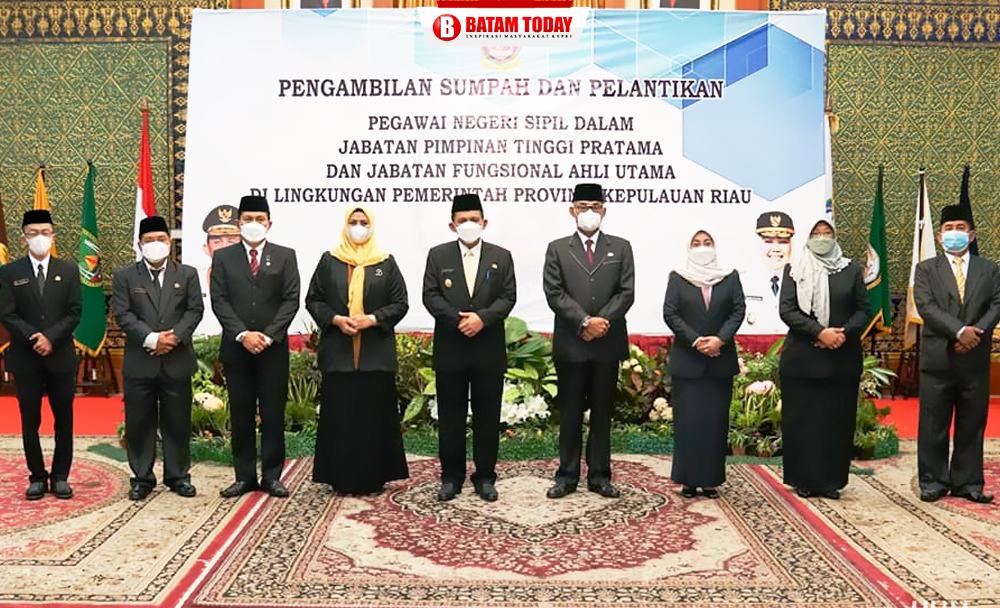 Gubernur Kepri, H. Ansar Ahmad saat foto bersama di acara Pelantikan Pejabat Eselon II Pemprov Kepri